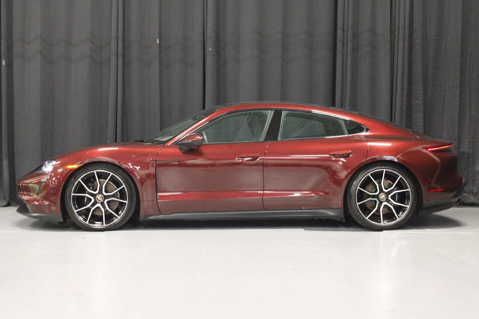 Certified 2023 Porsche Taycan 4S AWD/4WD image 2