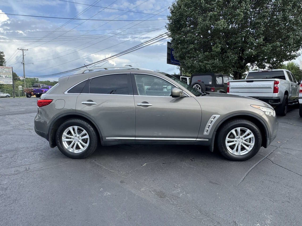 Used 2010 INFINITI FX35 AWD w/ Premium Pkg image 4