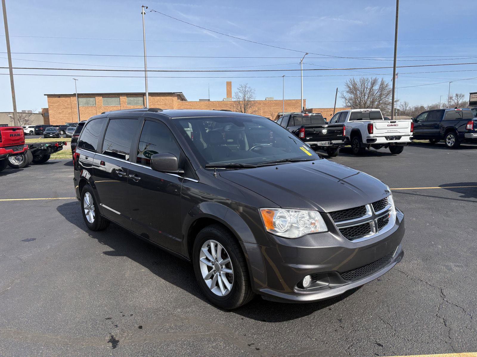 Used 2020 Dodge Grand Caravan SXT image 2