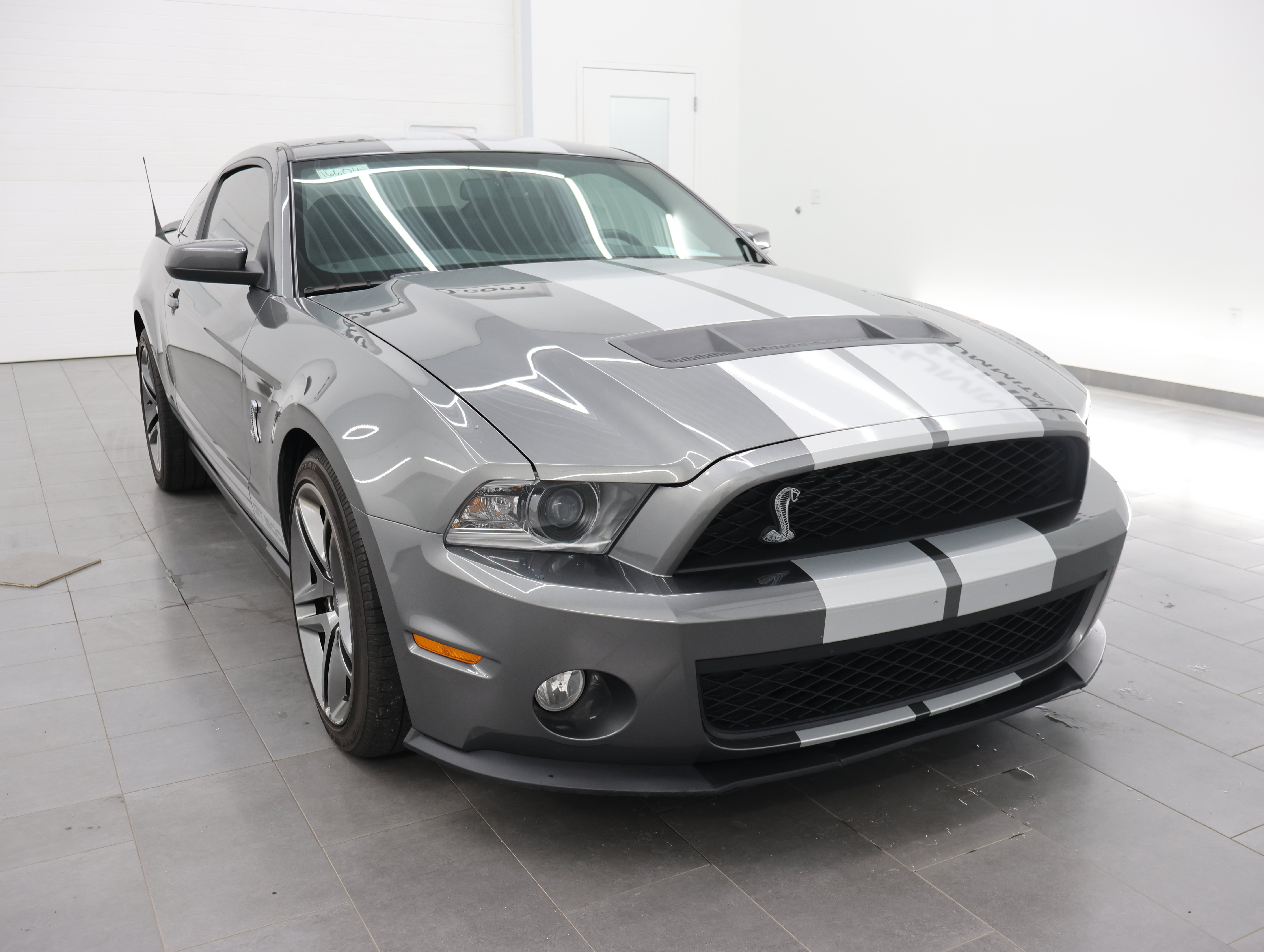 Used 2011 Ford Mustang Shelby GT500 RWD image 2