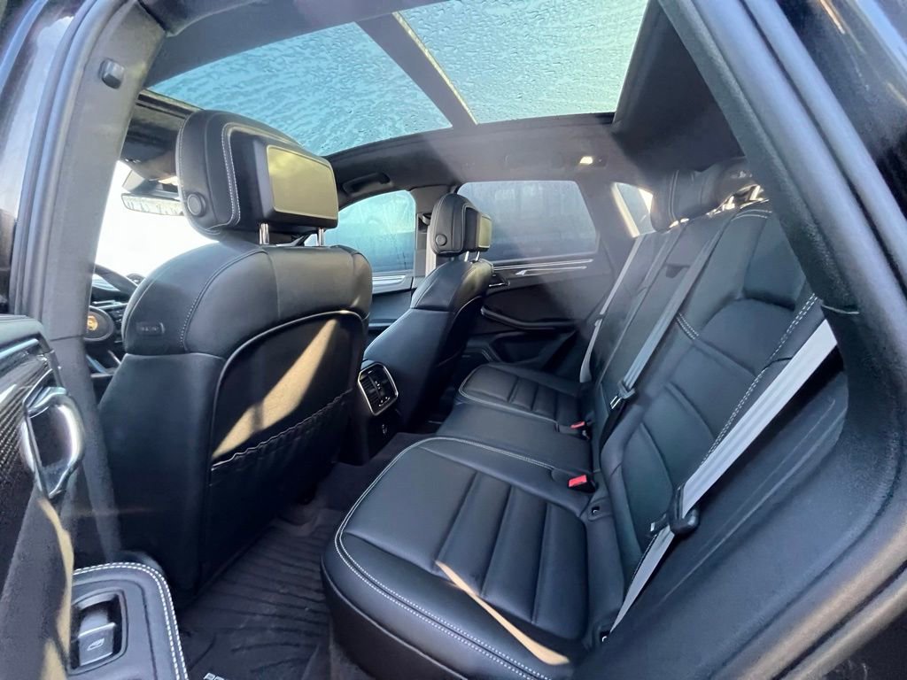 Used 2024 Porsche Macan GTS image 8