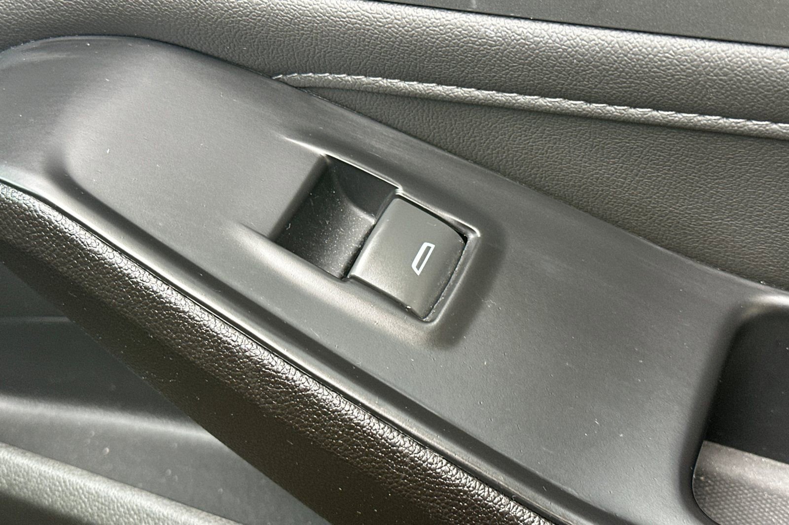 Used 2023 Chevrolet Traverse LT image 23