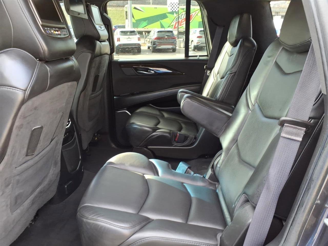 Used 2017 Cadillac Escalade Platinum image 5