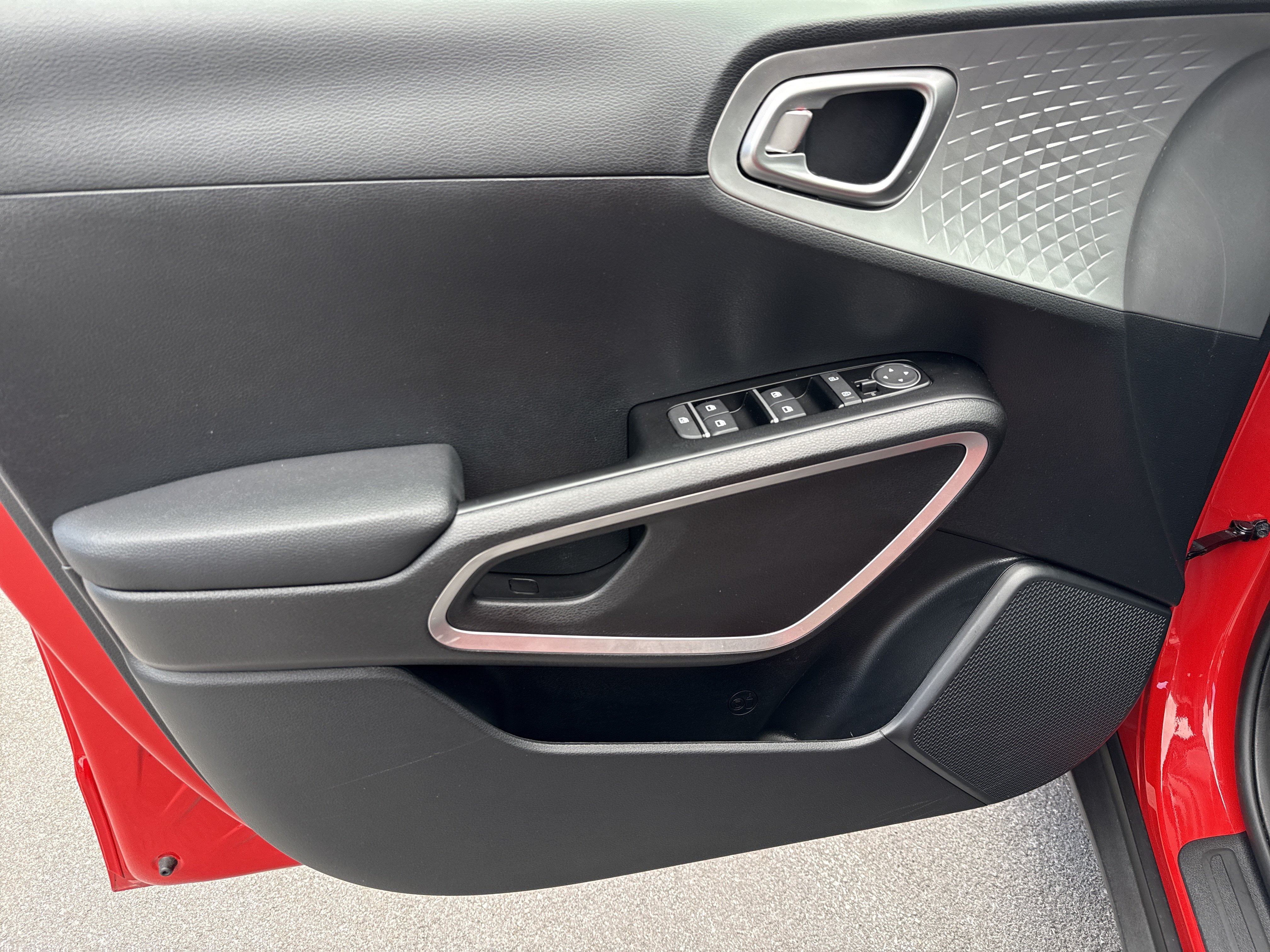 Certified 2025 Kia Soul LX w/ LX Technology Package FWD image 15