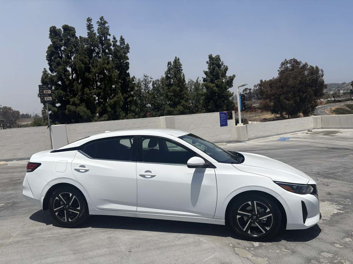 Used 2024 Nissan Sentra SV FWD image 30