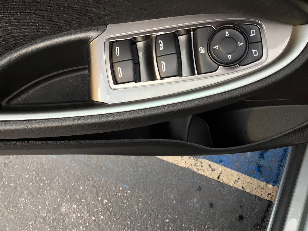 Used 2023 Chevrolet Malibu LT image 8