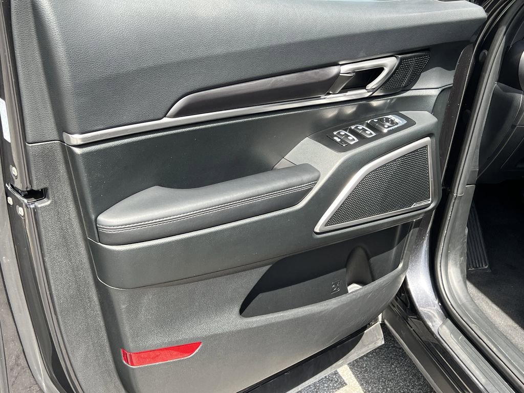 Used 2025 Kia Telluride S FWD image 8