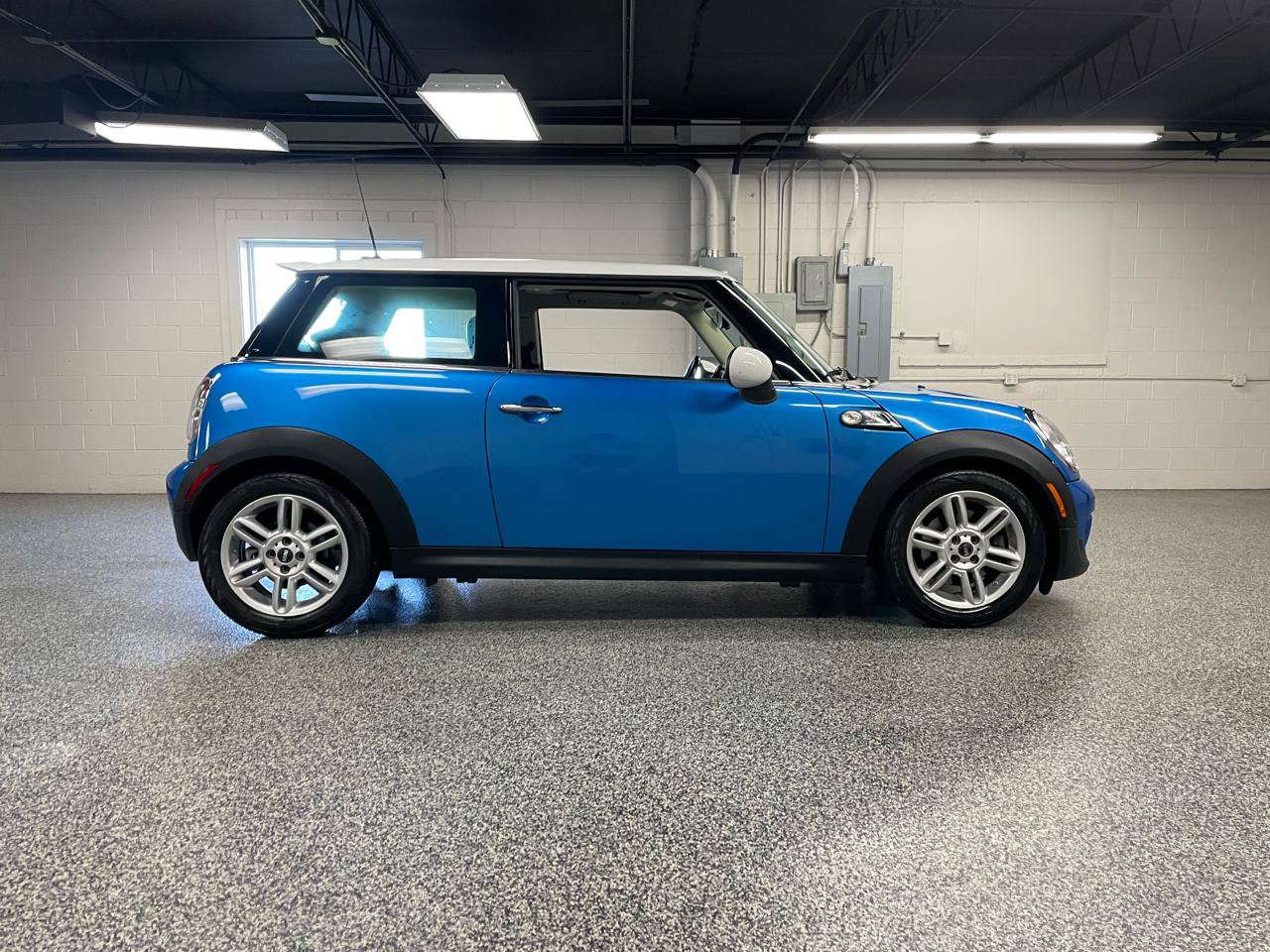 Used 2011 MINI Cooper S FWD image 5
