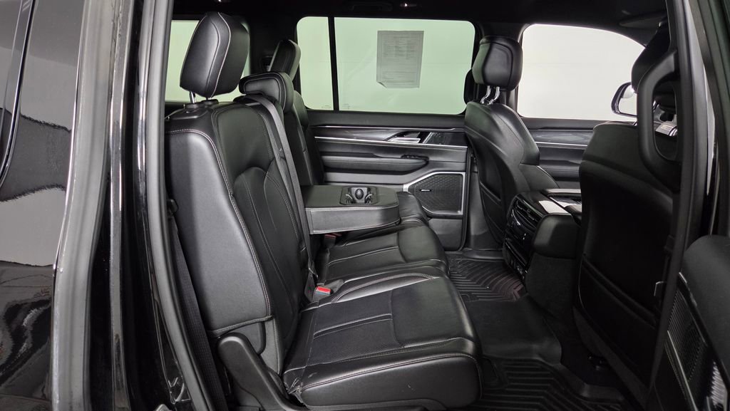 Used 2023 Jeep Wagoneer 4WD image 34