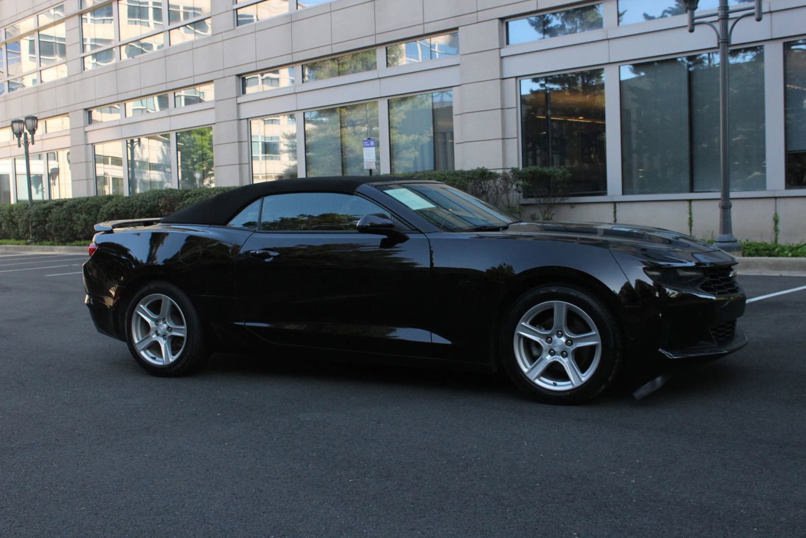 Used 2021 Chevrolet Camaro LT w/ Technology Package RWD image 2