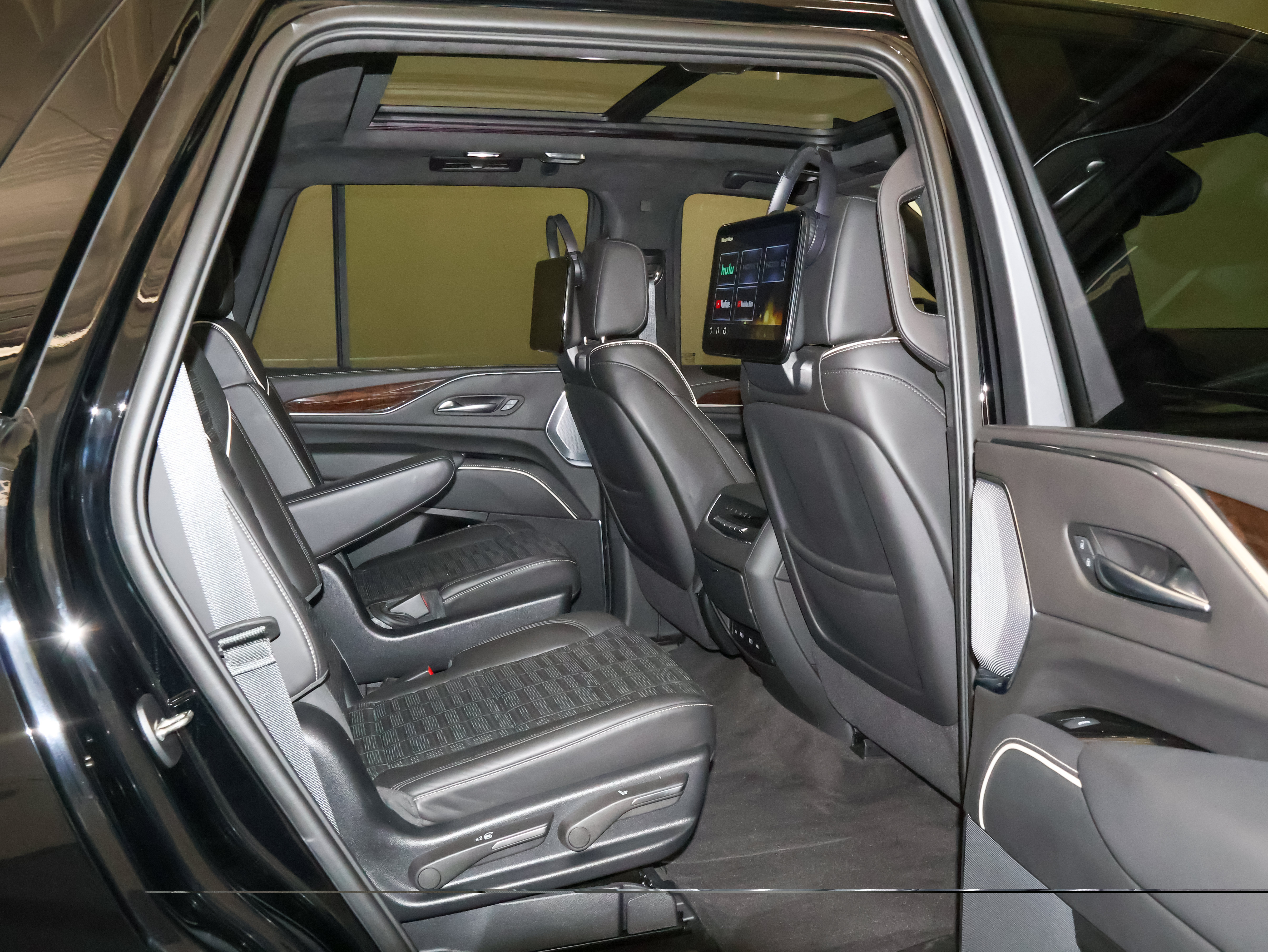 Used 2022 Cadillac Escalade Sport Platinum w/ LPO, ONYX Package AWD/4WD image 67