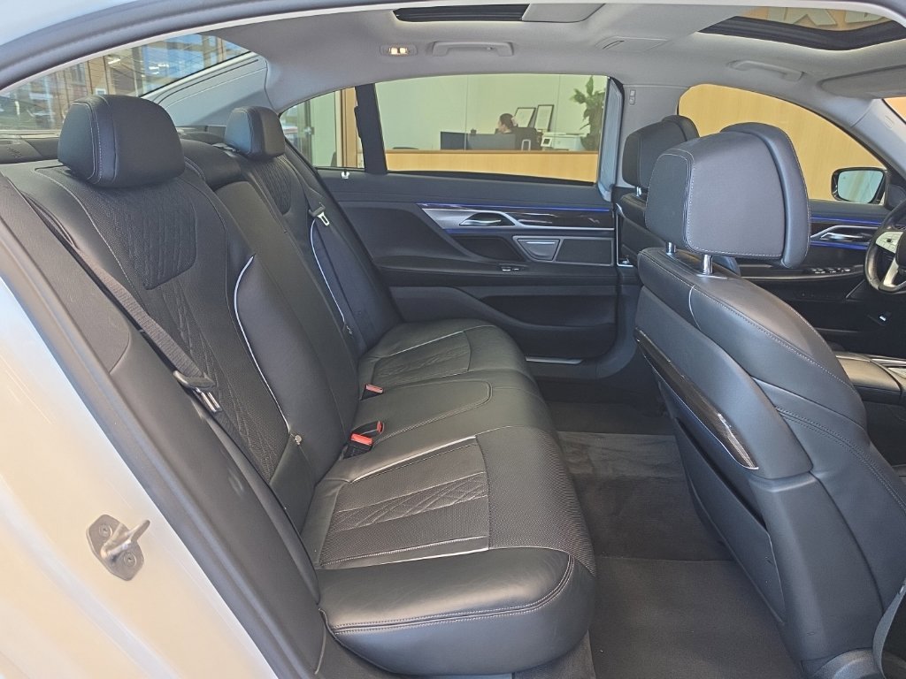 Used 2022 BMW 740i w/ Premium Package RWD image 53
