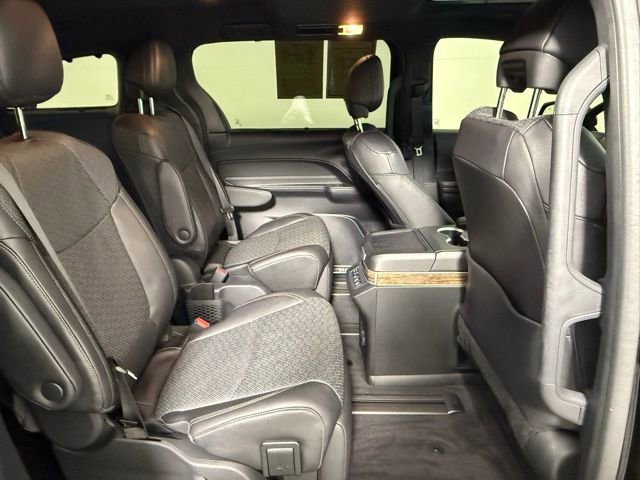 Used 2025 Toyota Sienna Platinum image 46