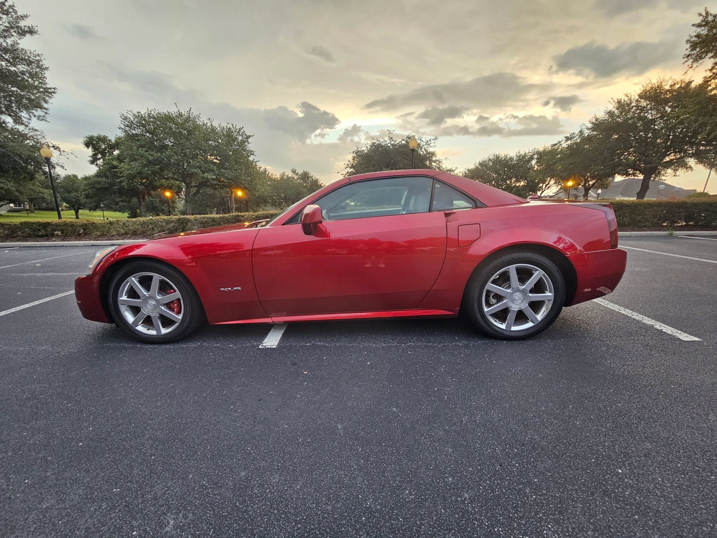 Used 2004 Cadillac XLR RWD image 2