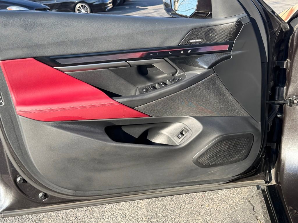 Used 2025 BMW i5 xDrive40 w/ M Sport Package image 16