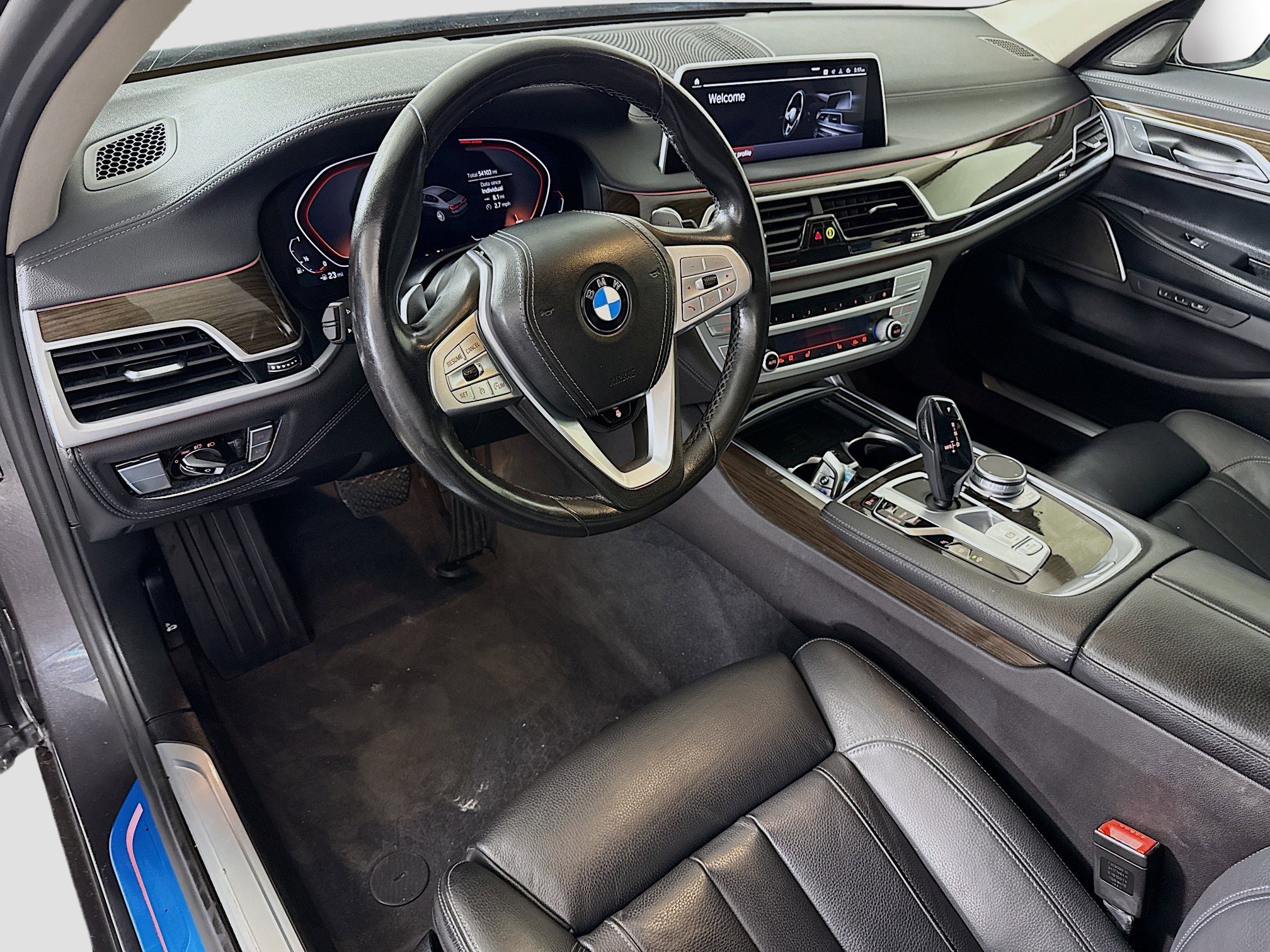 Used 2022 BMW 740i image 23