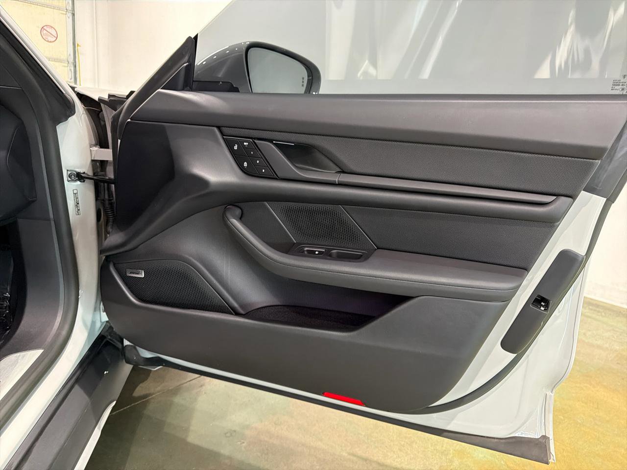 Used 2023 Porsche Taycan 4S w/ Premium Package image 27