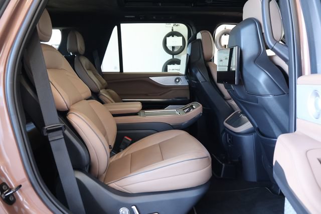 Used 2025 Lincoln Navigator Black Label AWD/4WD image 22