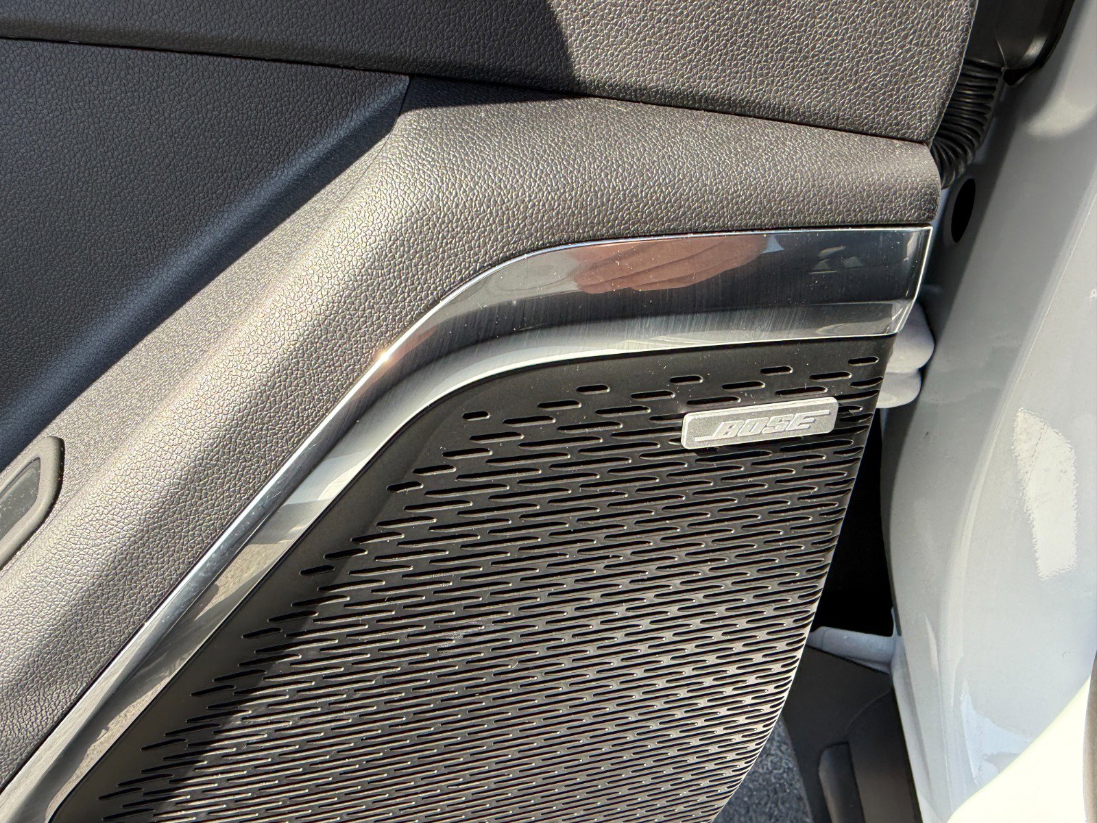 Used 2025 GMC Acadia Elevation image 25