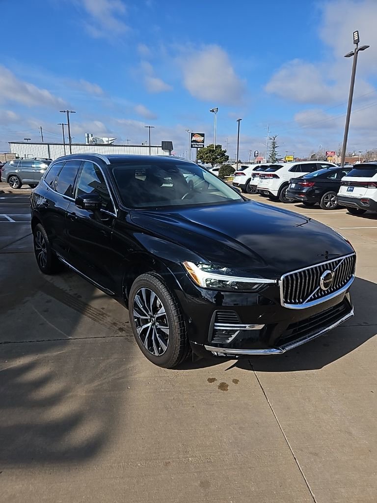 Used 2023 Volvo XC60 B5 Plus FWD image 3