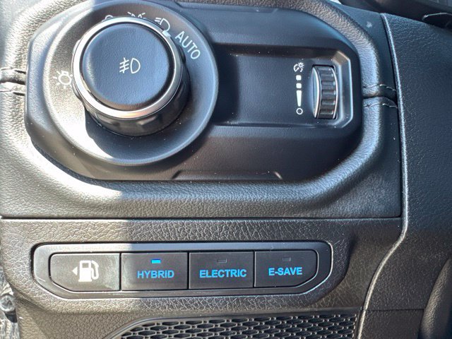Used 2024 Jeep Wrangler Unlimited Sahara AWD/4WD image 22