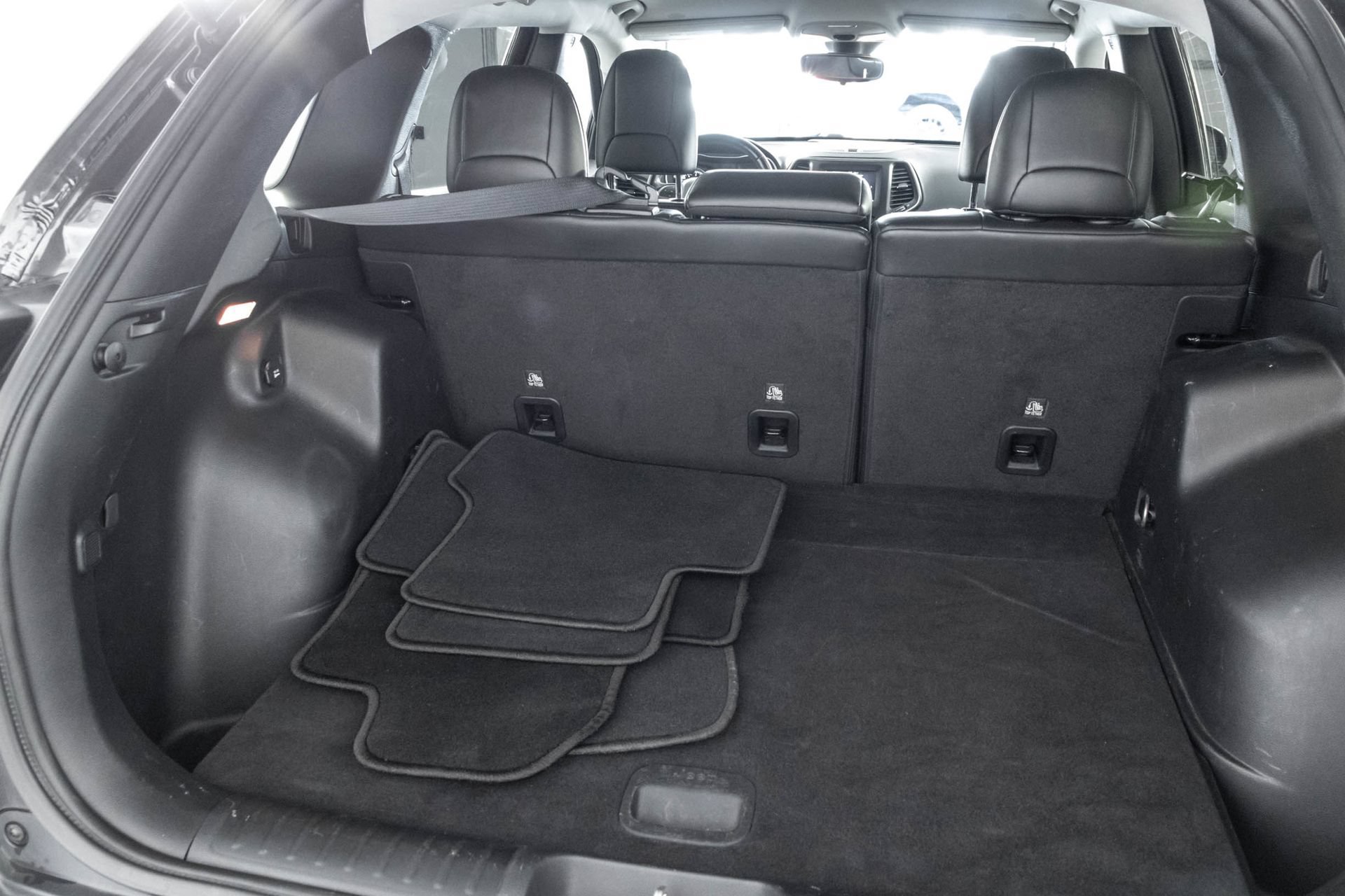 Used 2021 Jeep Cherokee Latitude Plus FWD image 36
