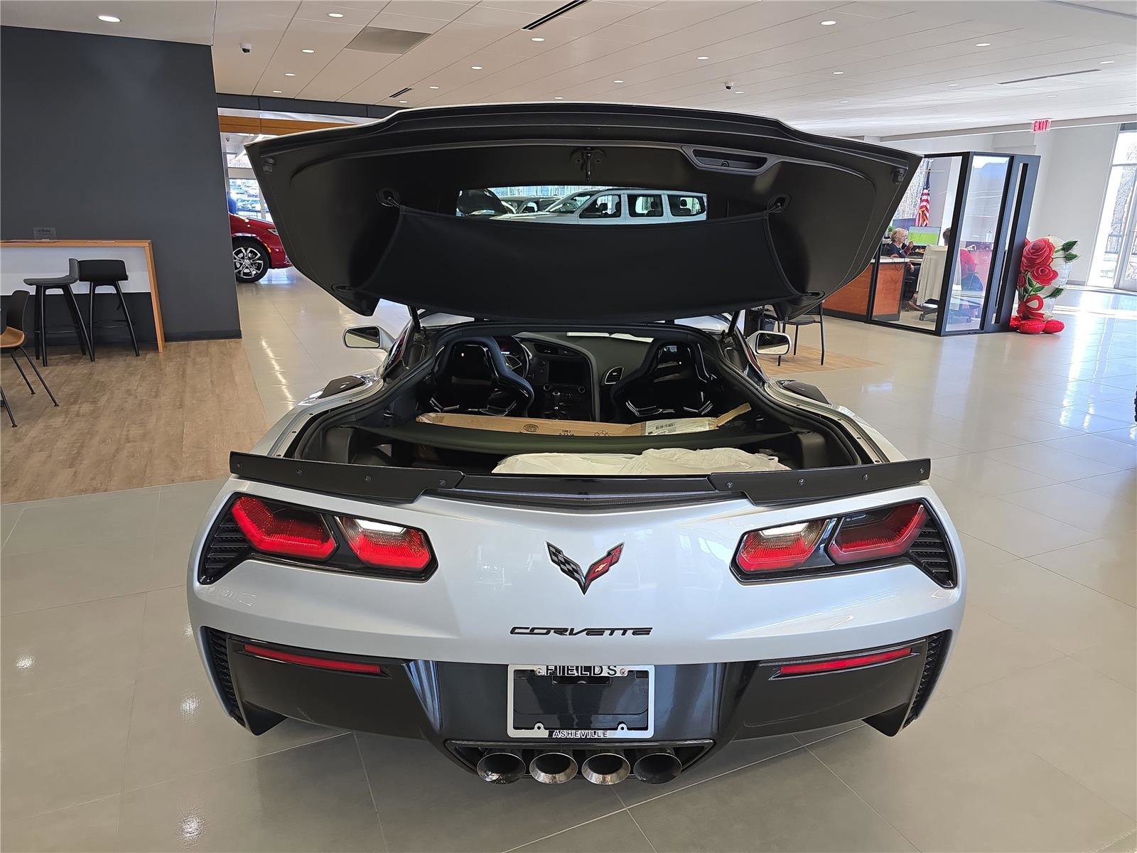 Used 2015 Chevrolet Corvette Z06 w/ 2LZ Preferred Equipment Group image 4