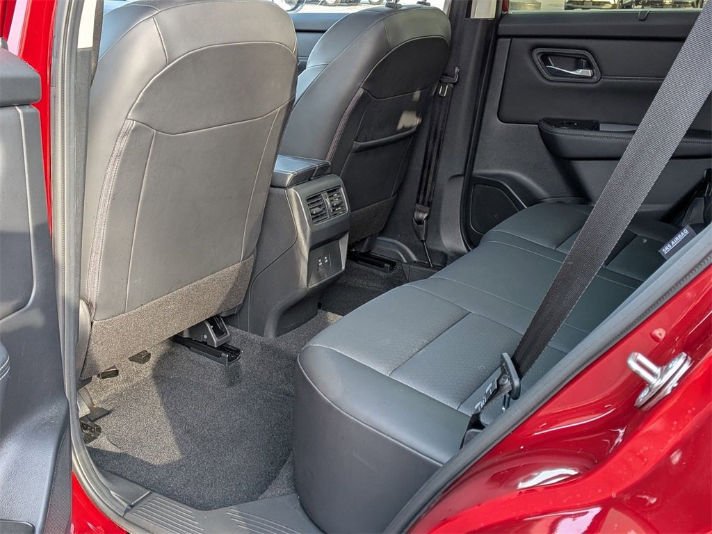 Used 2024 Nissan Rogue SV w/ SV Premium Package image 17