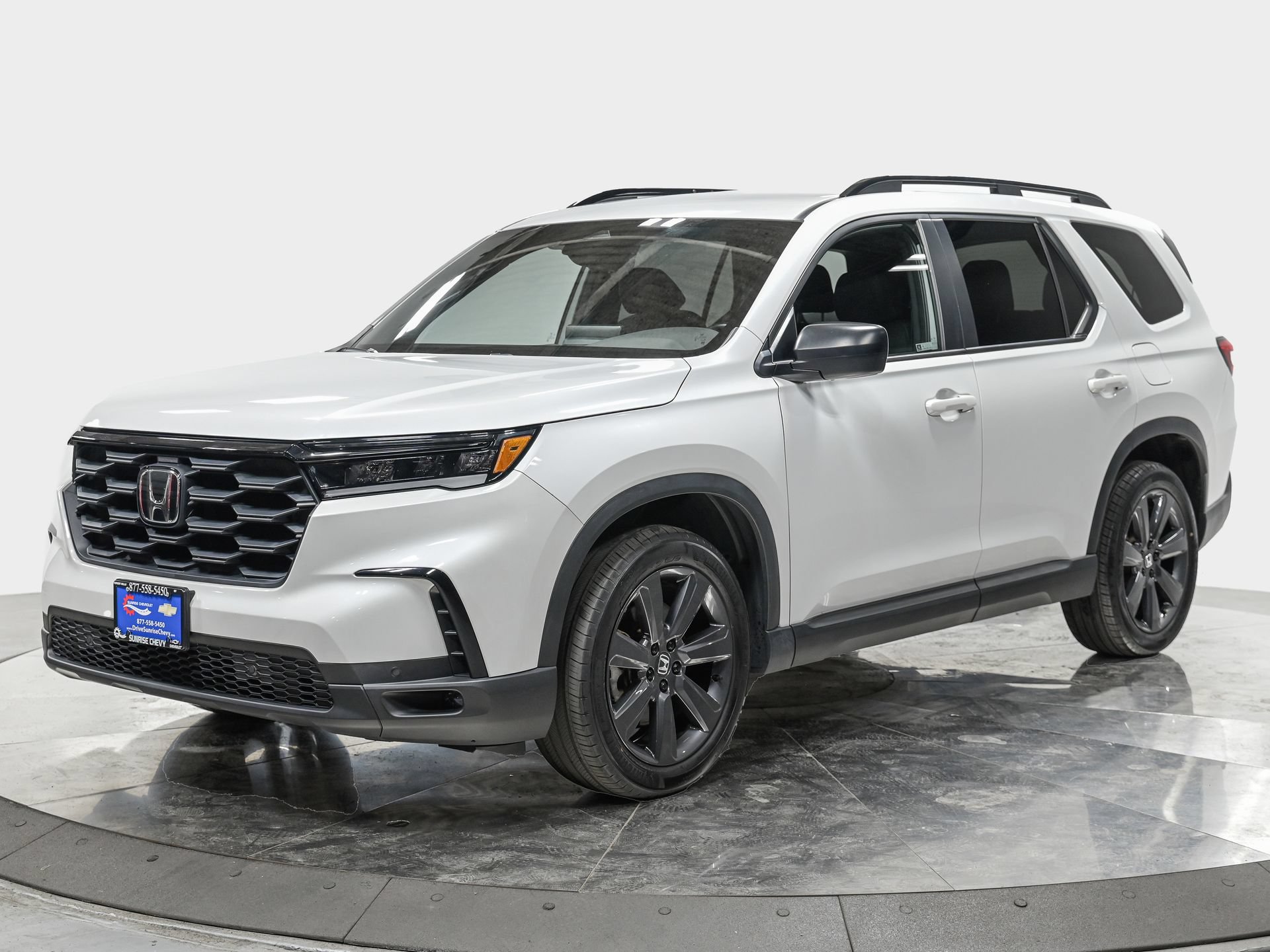 Used 2023 Honda Pilot Sport image 1