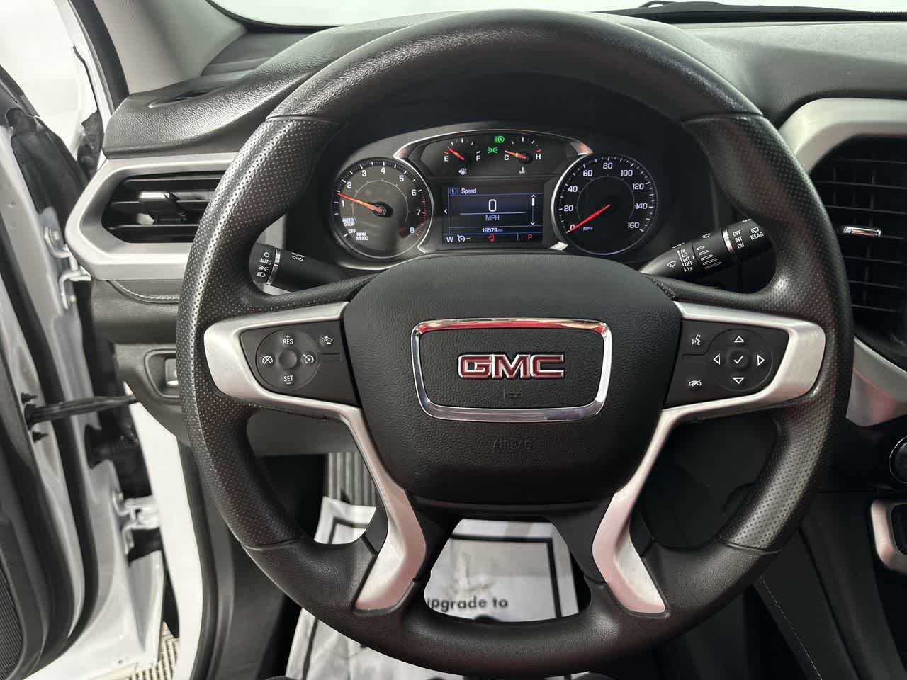 Used 2023 GMC Acadia SLE w/ Driver Convenience Package FWD image 4