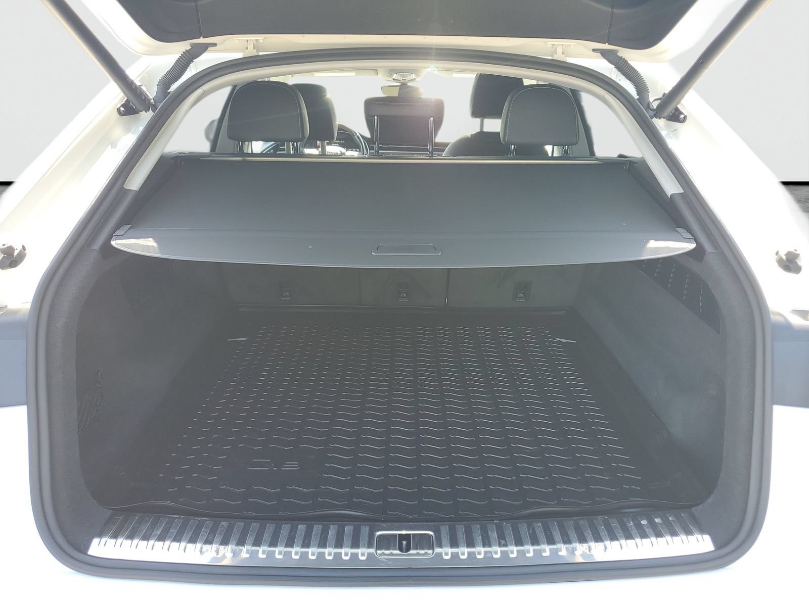 Used 2022 Audi Q8 Premium Plus AWD/4WD image 8