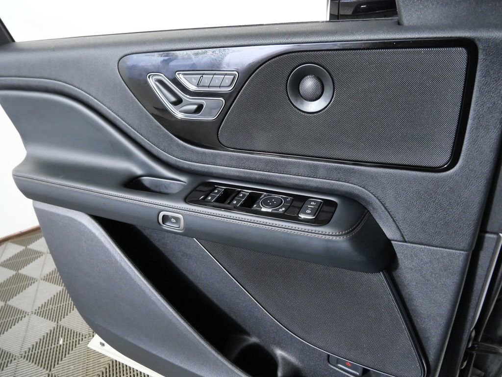 Certified 2025 Lincoln Aviator Reserve w/ Illumination Package image 24