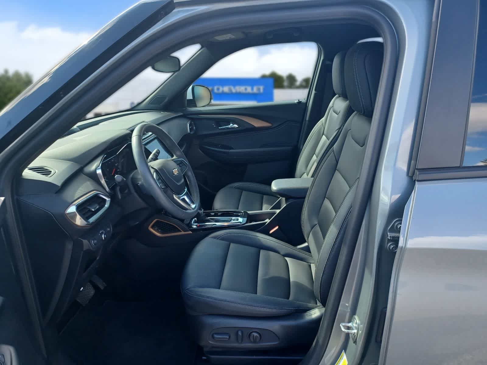 Used 2023 Chevrolet TrailBlazer ACTIV w/ Sun and Liftgate Package AWD/4WD image 7