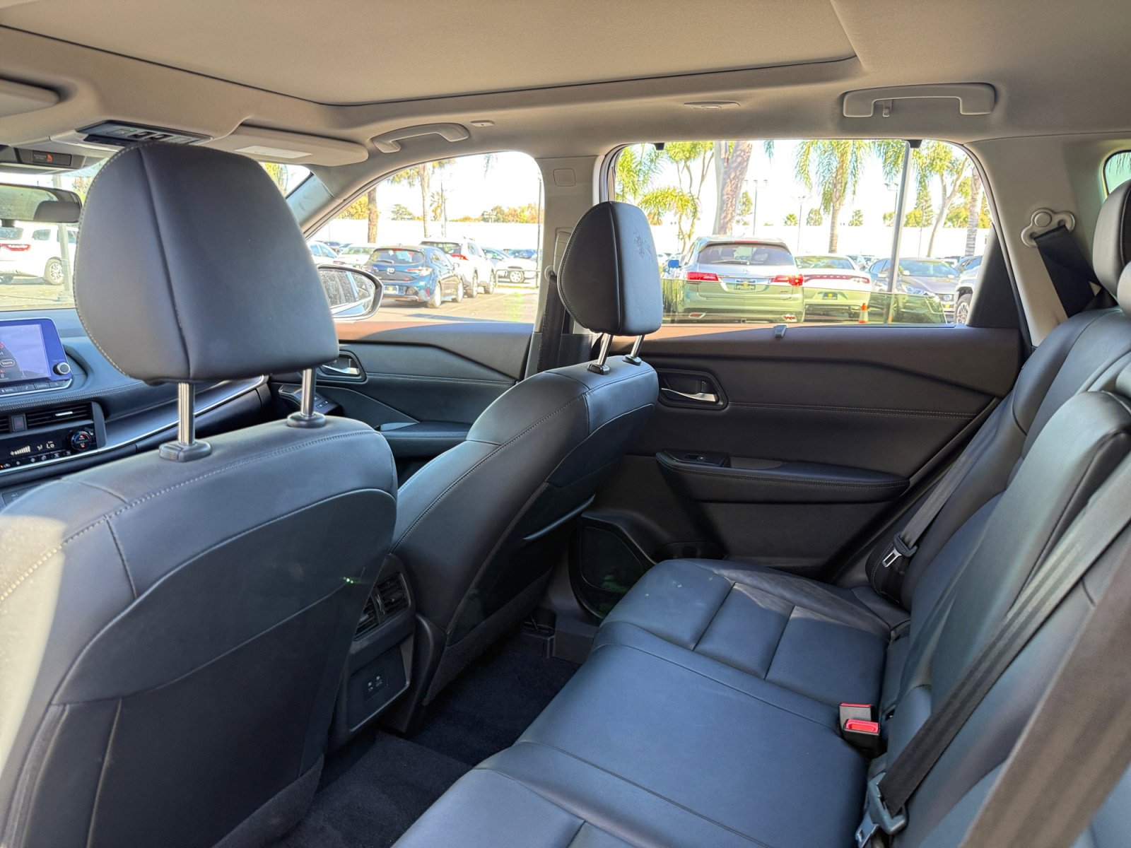 Used 2023 Nissan Rogue SV w/ SV Premium B Package image 16