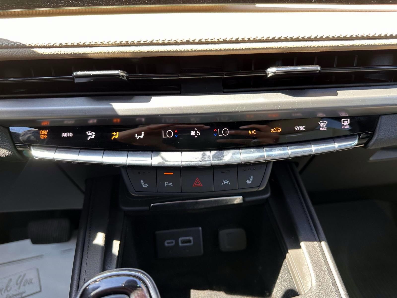 Used 2024 Cadillac XT4 Luxury w/ Cold Weather Package FWD image 22