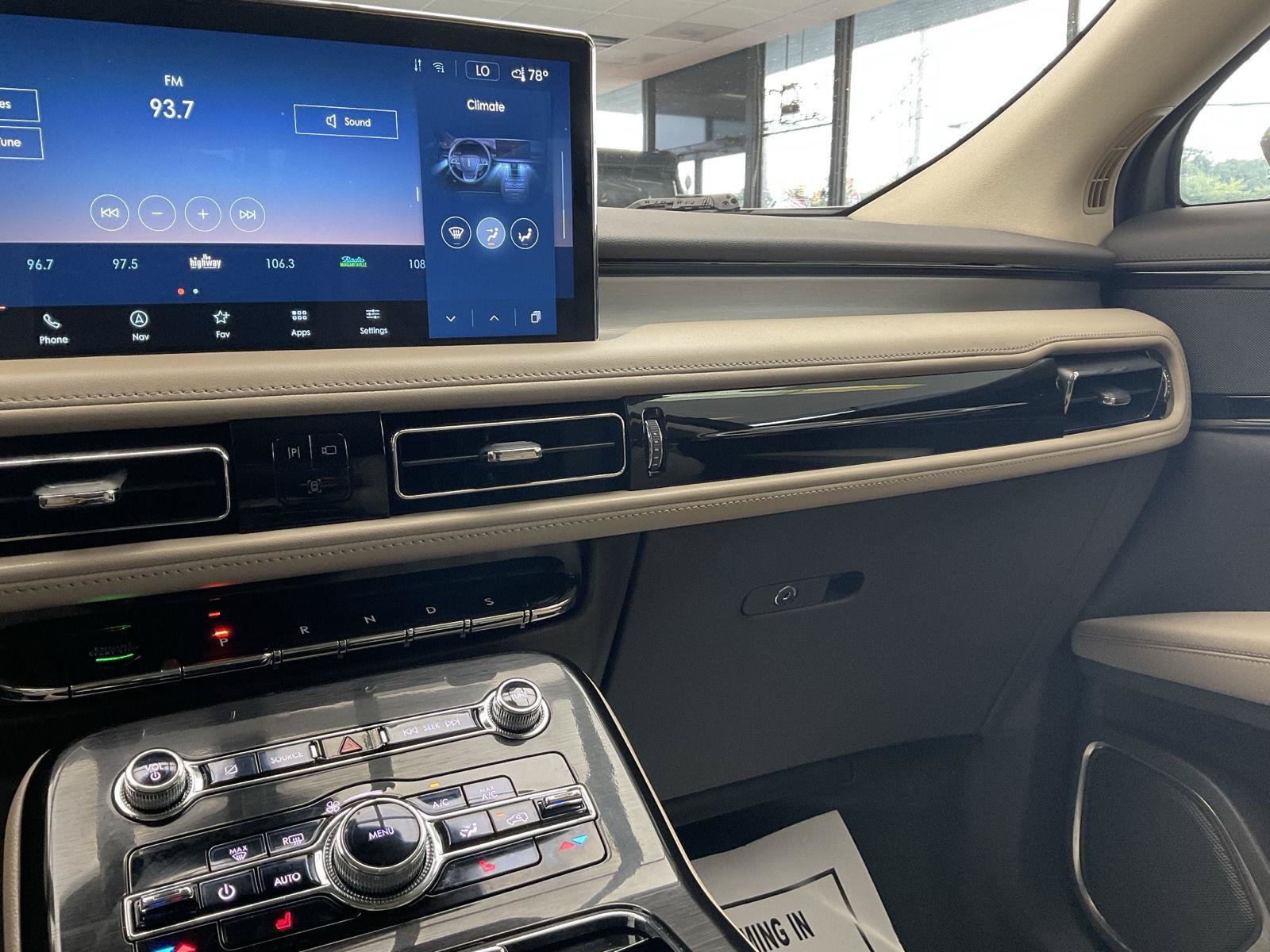 Used 2023 Lincoln Nautilus AWD w/ Premium Package image 17