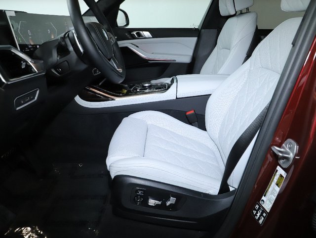 Used 2027 BMW X7 xDrive40i AWD/4WD image 23