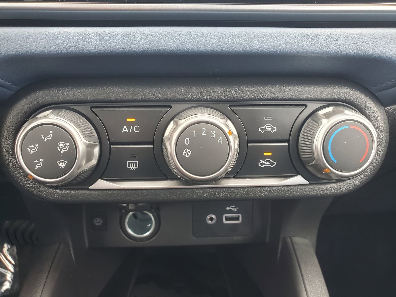 New 2025 Nissan Versa SV w/ Trunk Package image 27