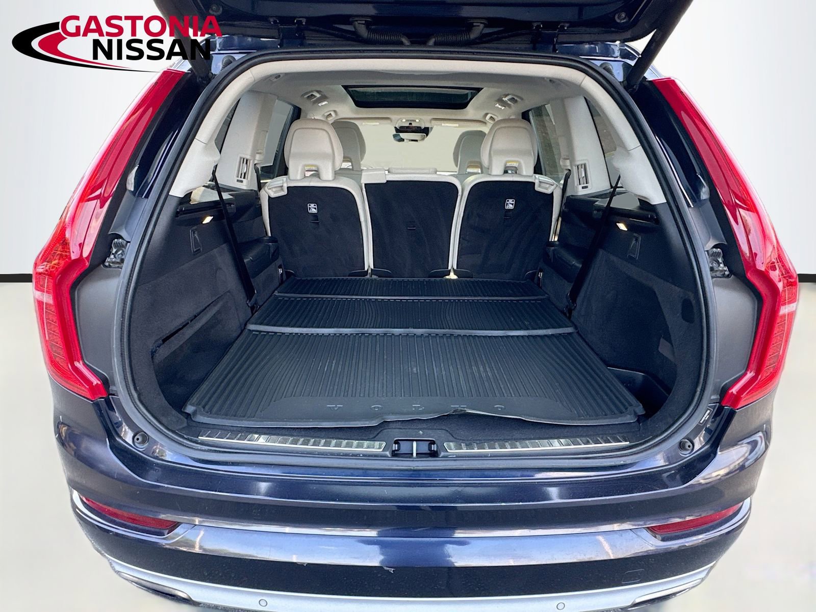 Used 2016 Volvo XC90 T6 Momentum w/ Momentum Plus Package image 34