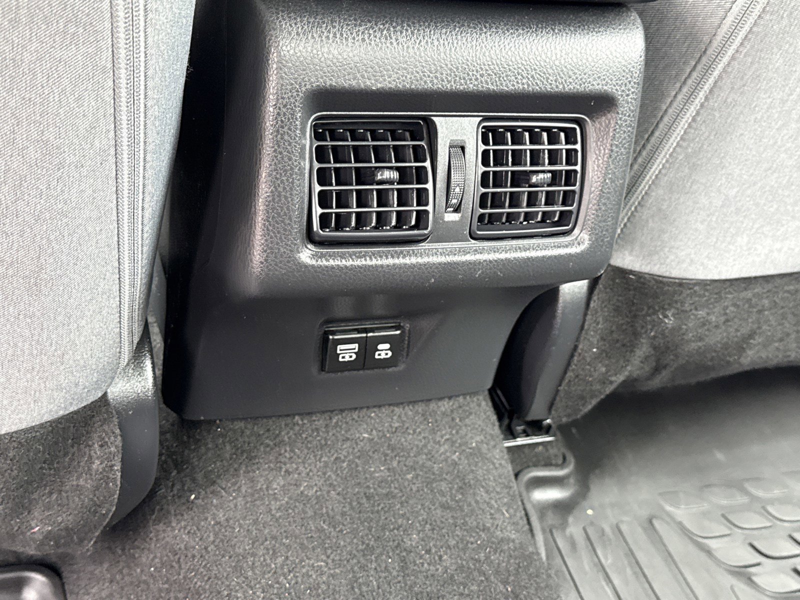 Used 2025 Toyota Camry LE w/ Convenience Package FWD image 14