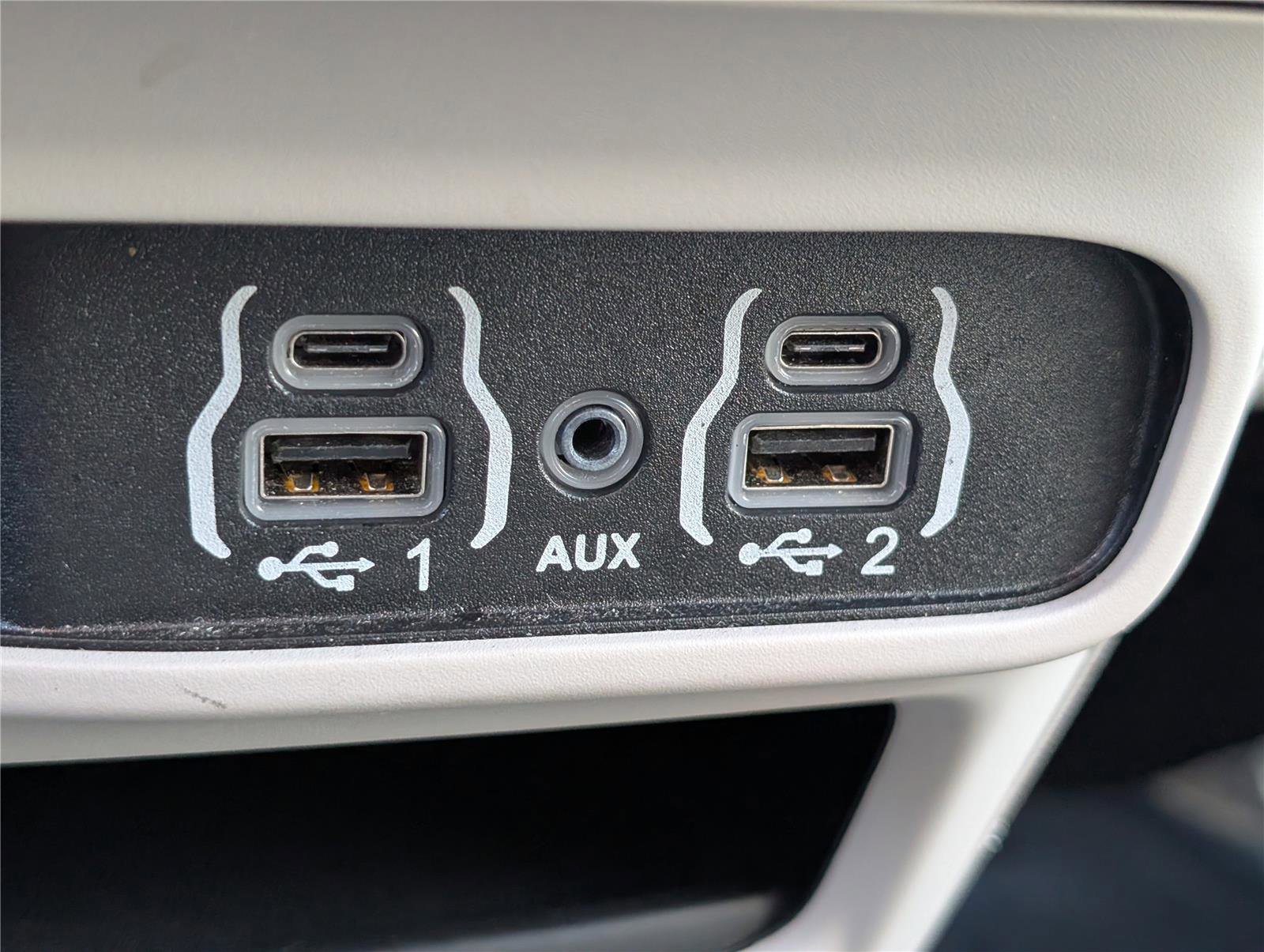 Used 2024 Chrysler Pacifica Touring-L image 24