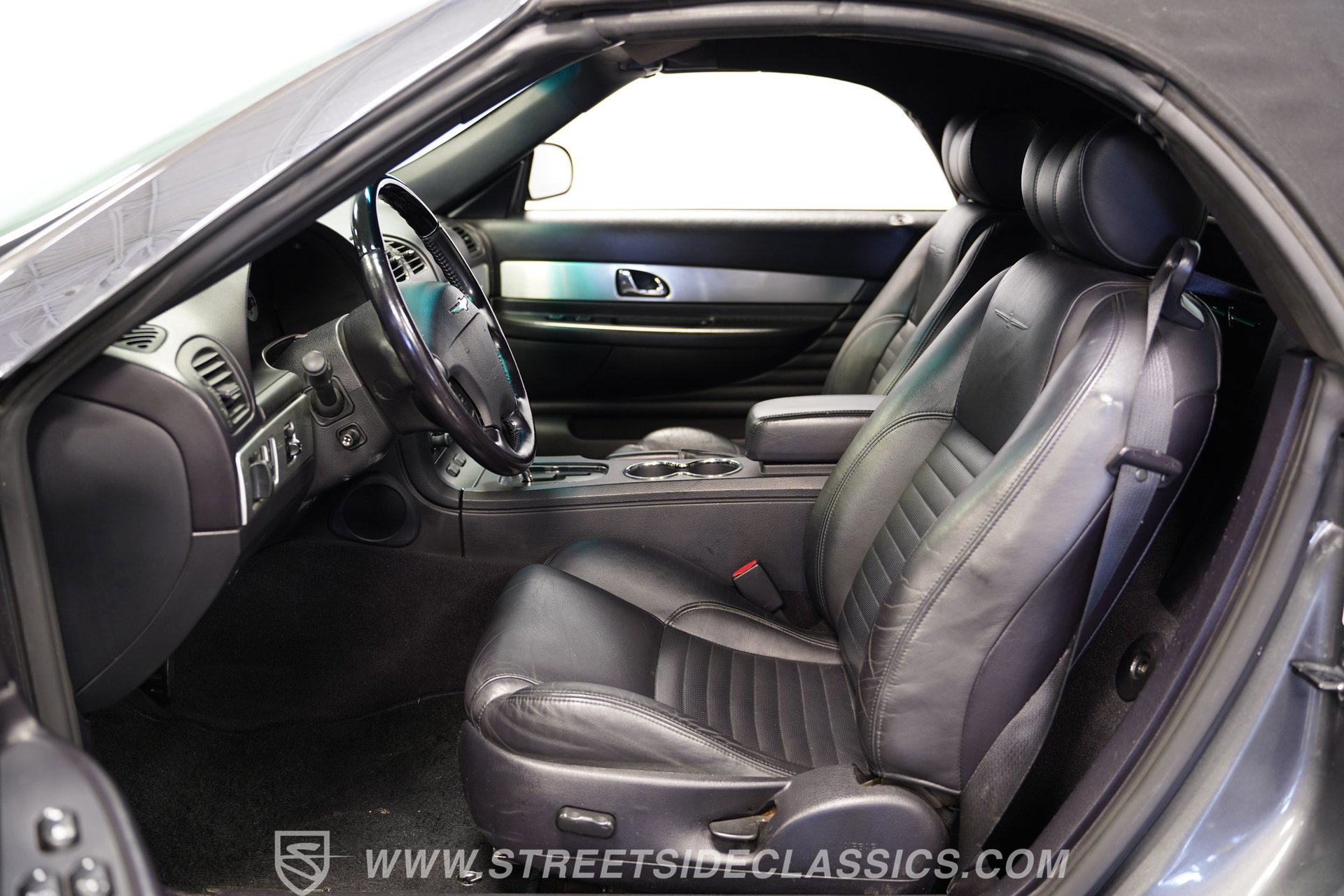 Used 2003 Ford Thunderbird image 39