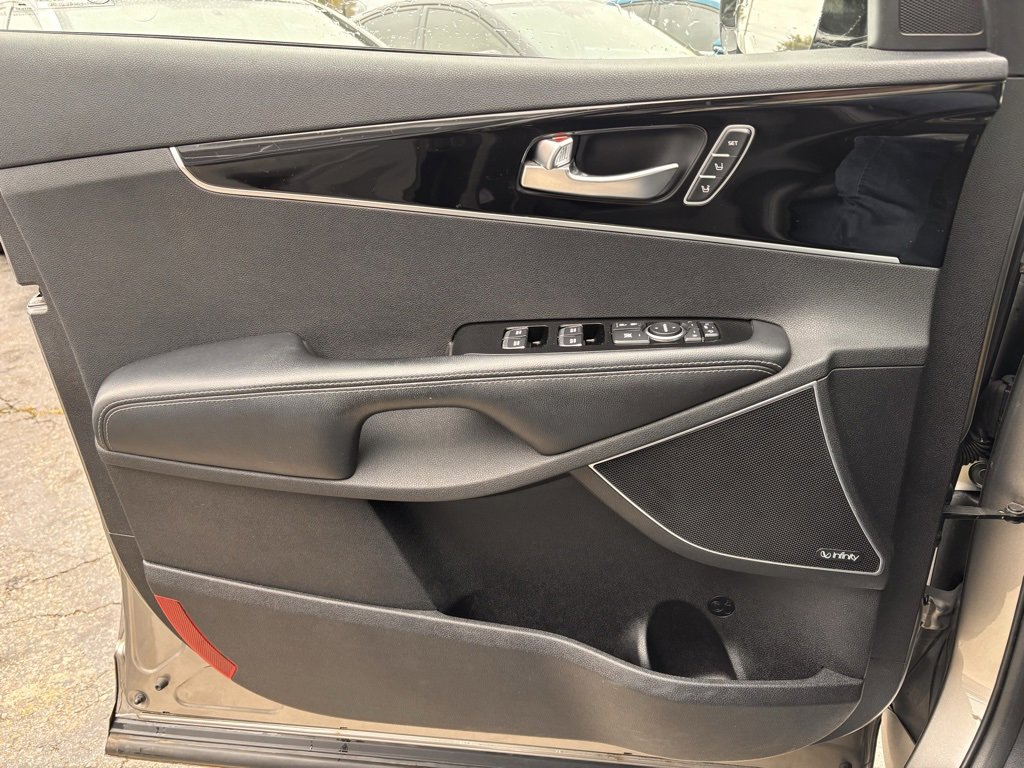 Used 2016 Kia Sorento SX image 11