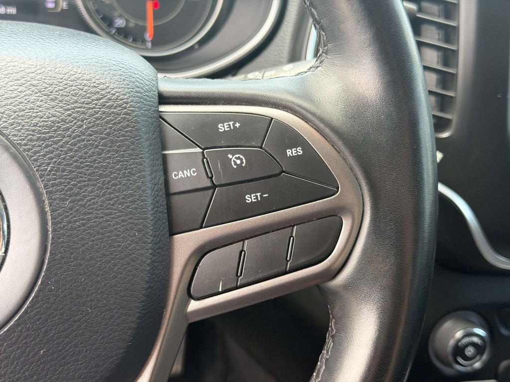 Used 2020 Jeep Cherokee Latitude Plus w/ Cold Weather Group AWD/4WD image 9