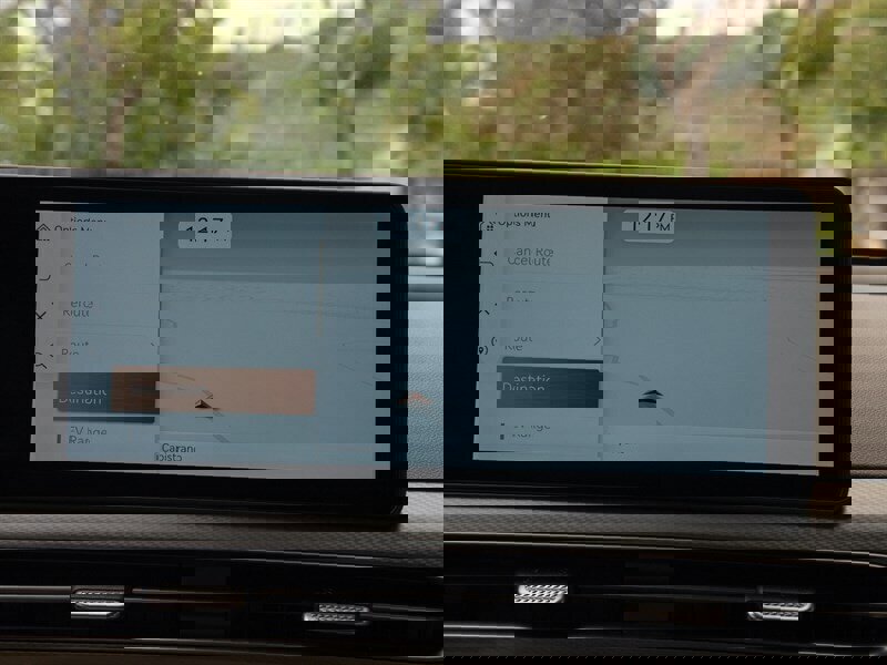 Used 2025 Genesis GV60 RWD image 13