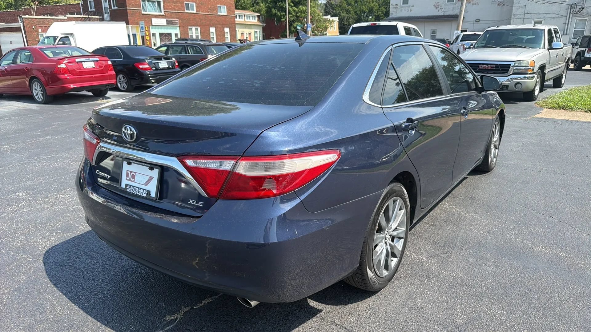 Used 2015 Toyota Camry XLE w/ Advanced Technology Package FWD image 5
