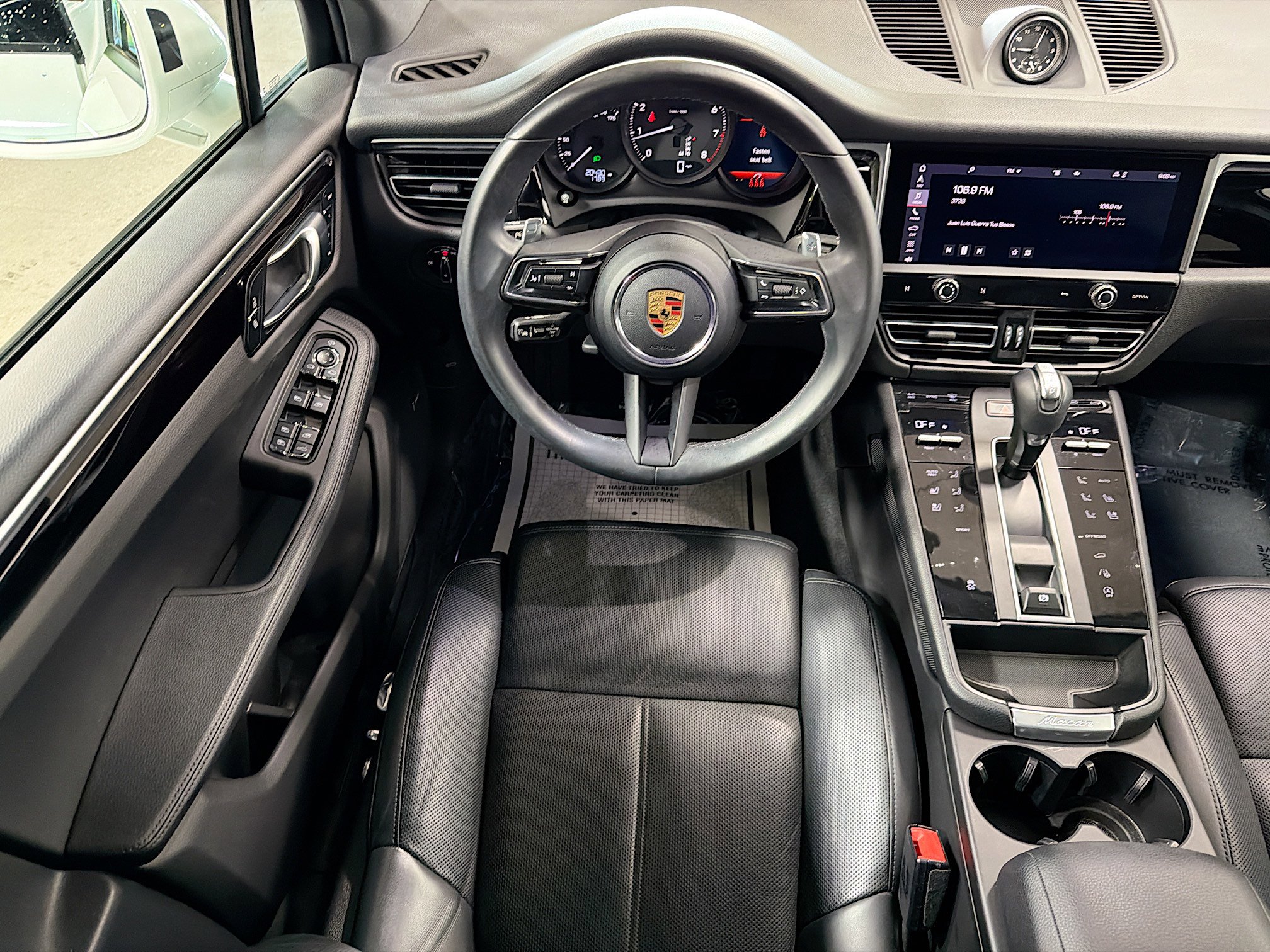 Certified 2023 Porsche Macan AWD/4WD image 17