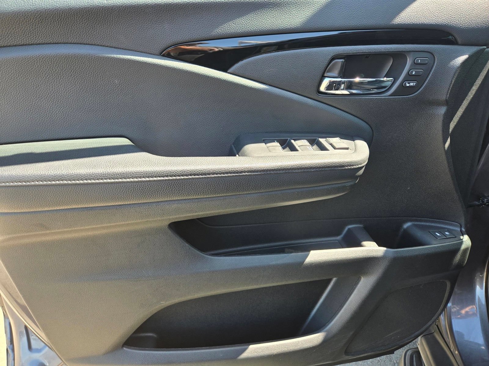 Used 2018 Honda Pilot Touring image 15