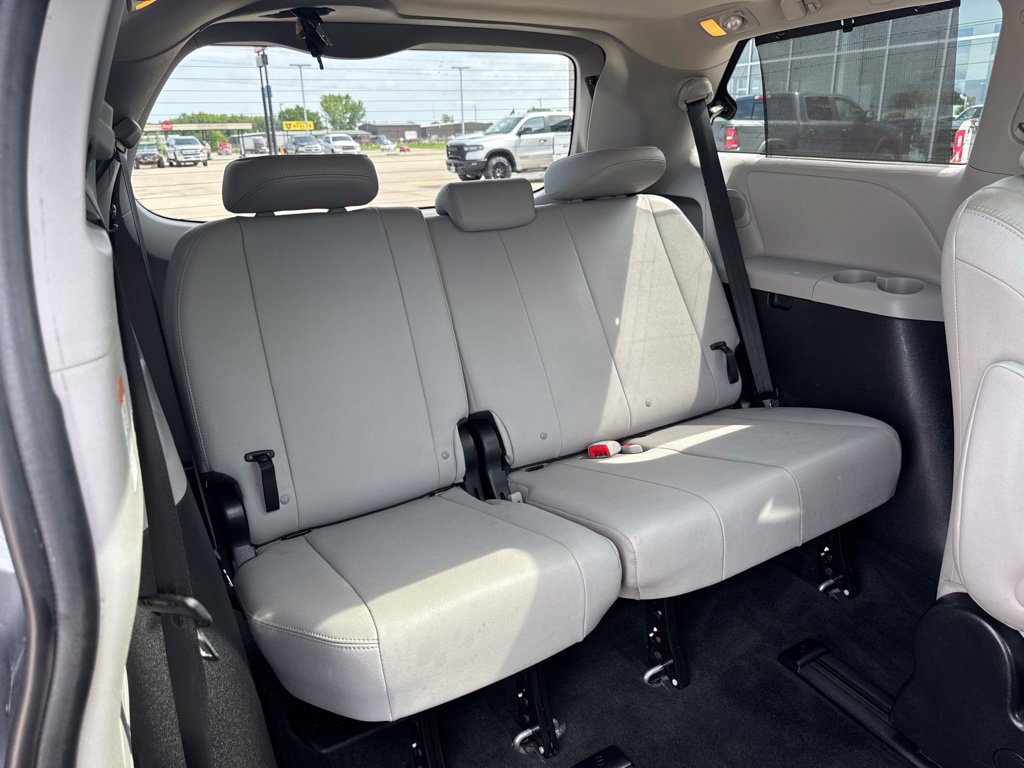 Used 2017 Toyota Sienna Limited AWD/4WD image 32