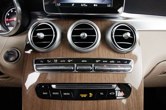 Used 2019 Mercedes-Benz GLC 300 4MATIC image 23